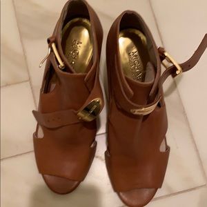 Michael Kors leather heel/sandal in acorn